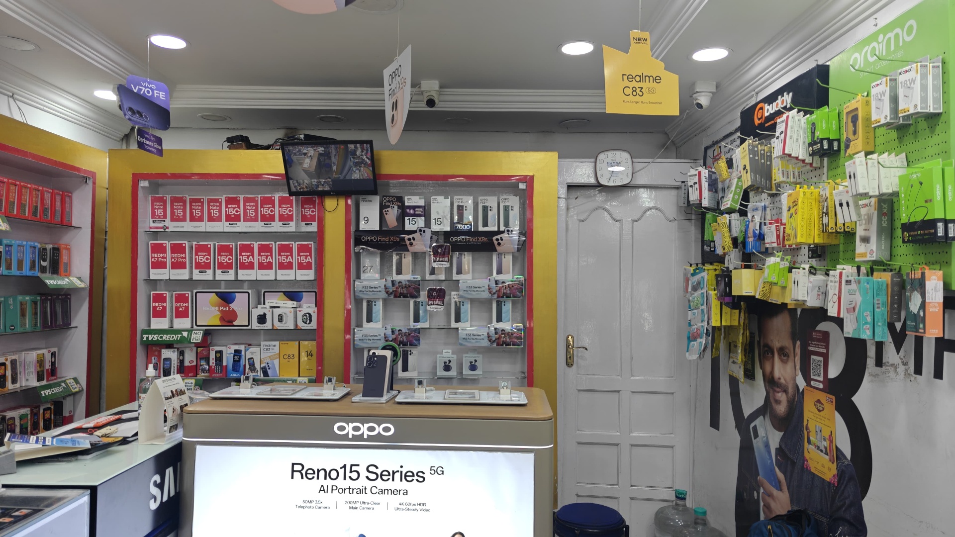 Redmi & OPPO showcase counter